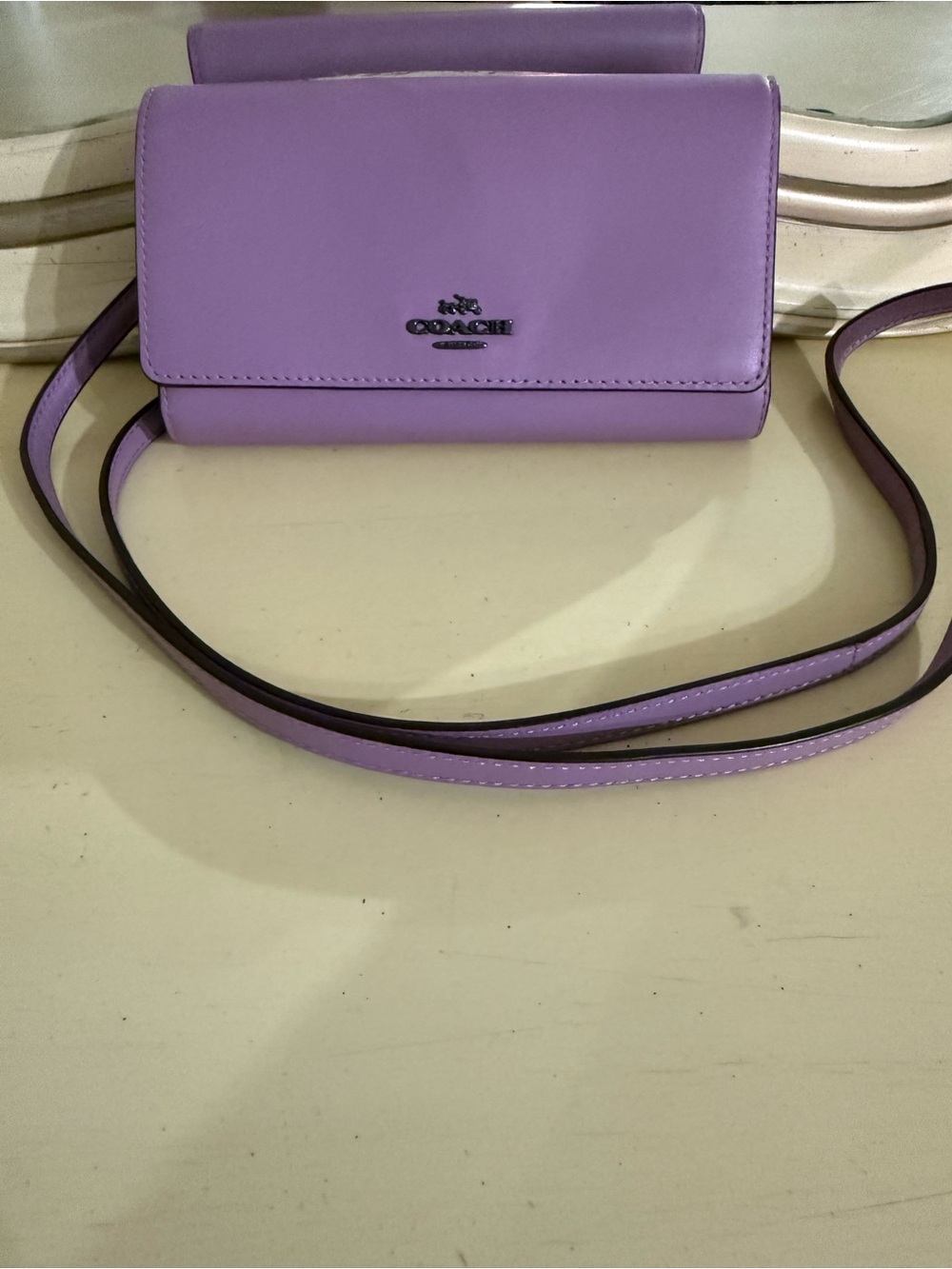 π COACH LAVENDER CROSSBODY WALLET - Picture 2 of 8